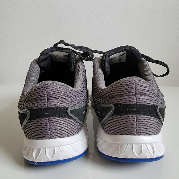Athletic_Shoes